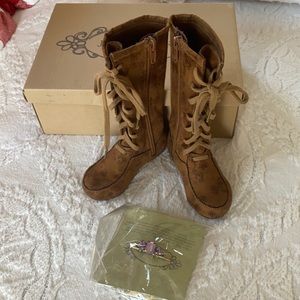 Joyfolie. Adelyn Floral Suede Boots. Size 5.